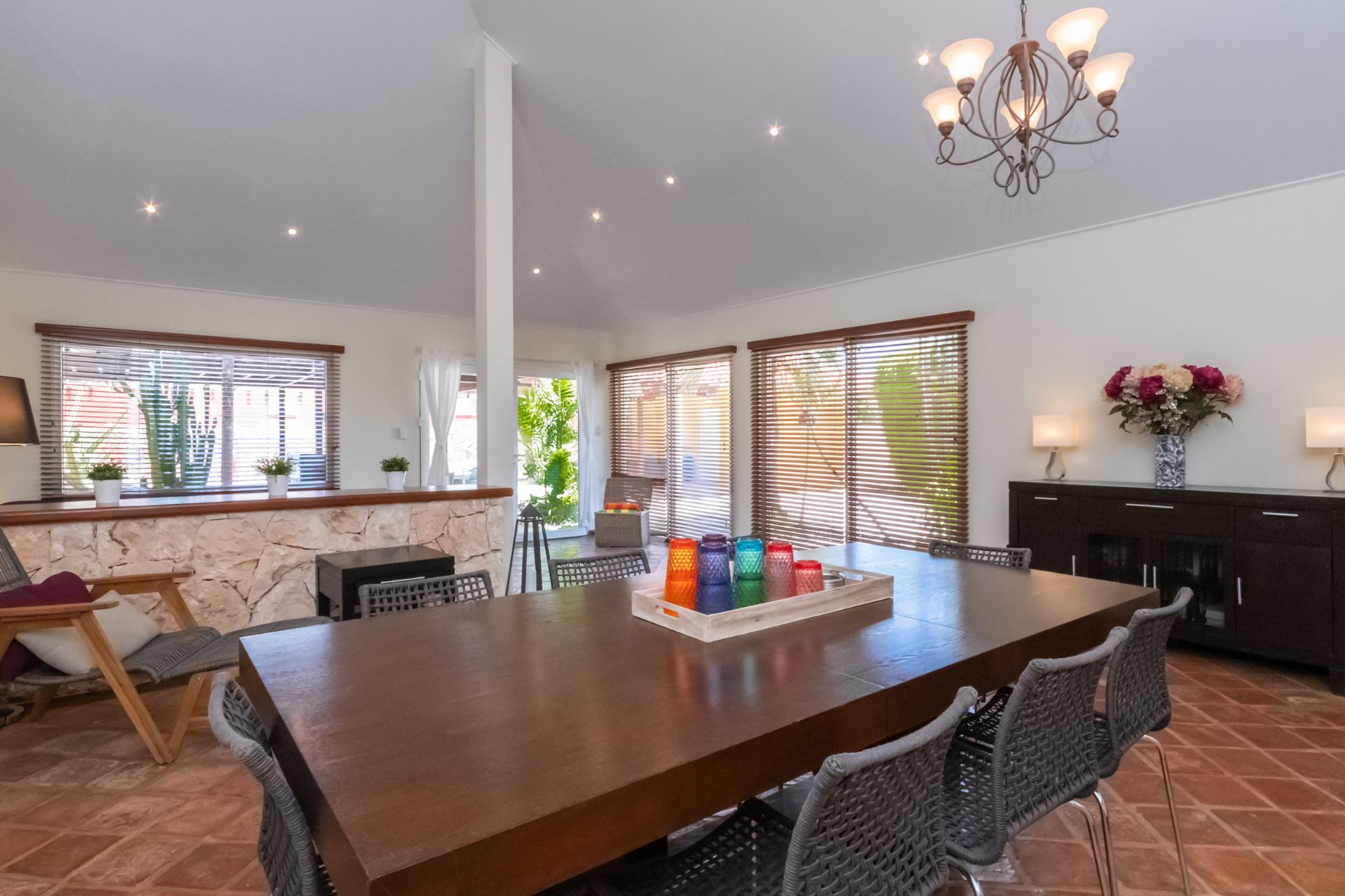Villa 5-Bedrooms dining area