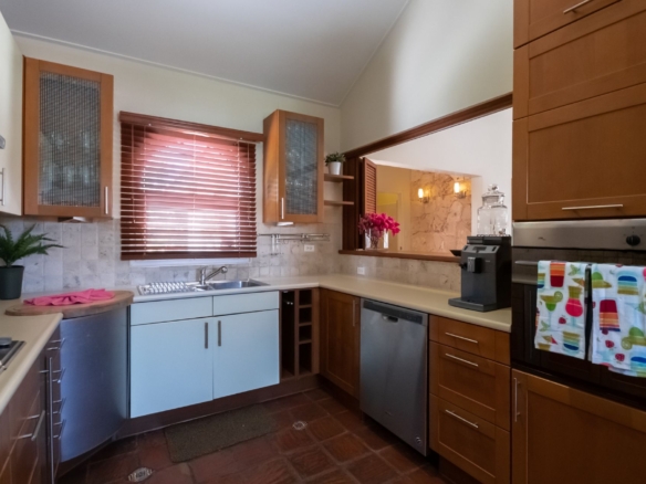 Villa 5-Bedrooms kitchen area