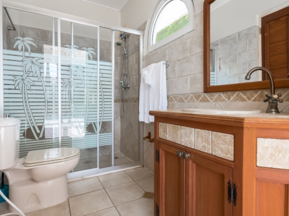 Villa 5-Bedrooms master bathroom