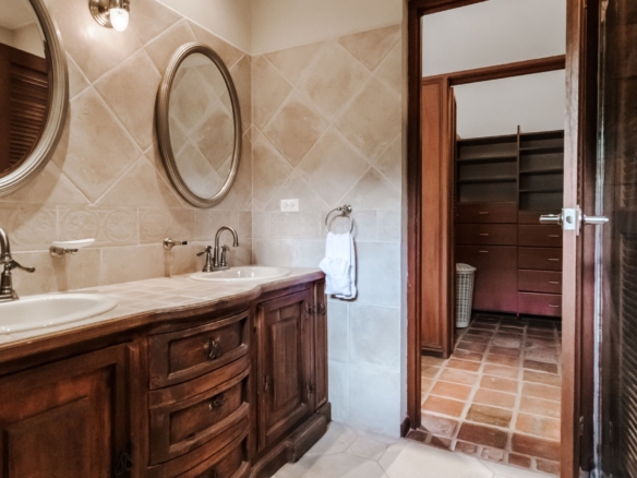 Villa 5-Bedrooms second master bathroom