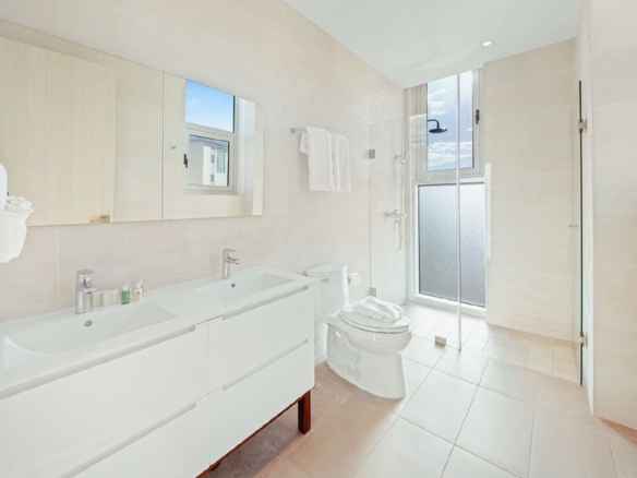 condo Reef5C bathroom area