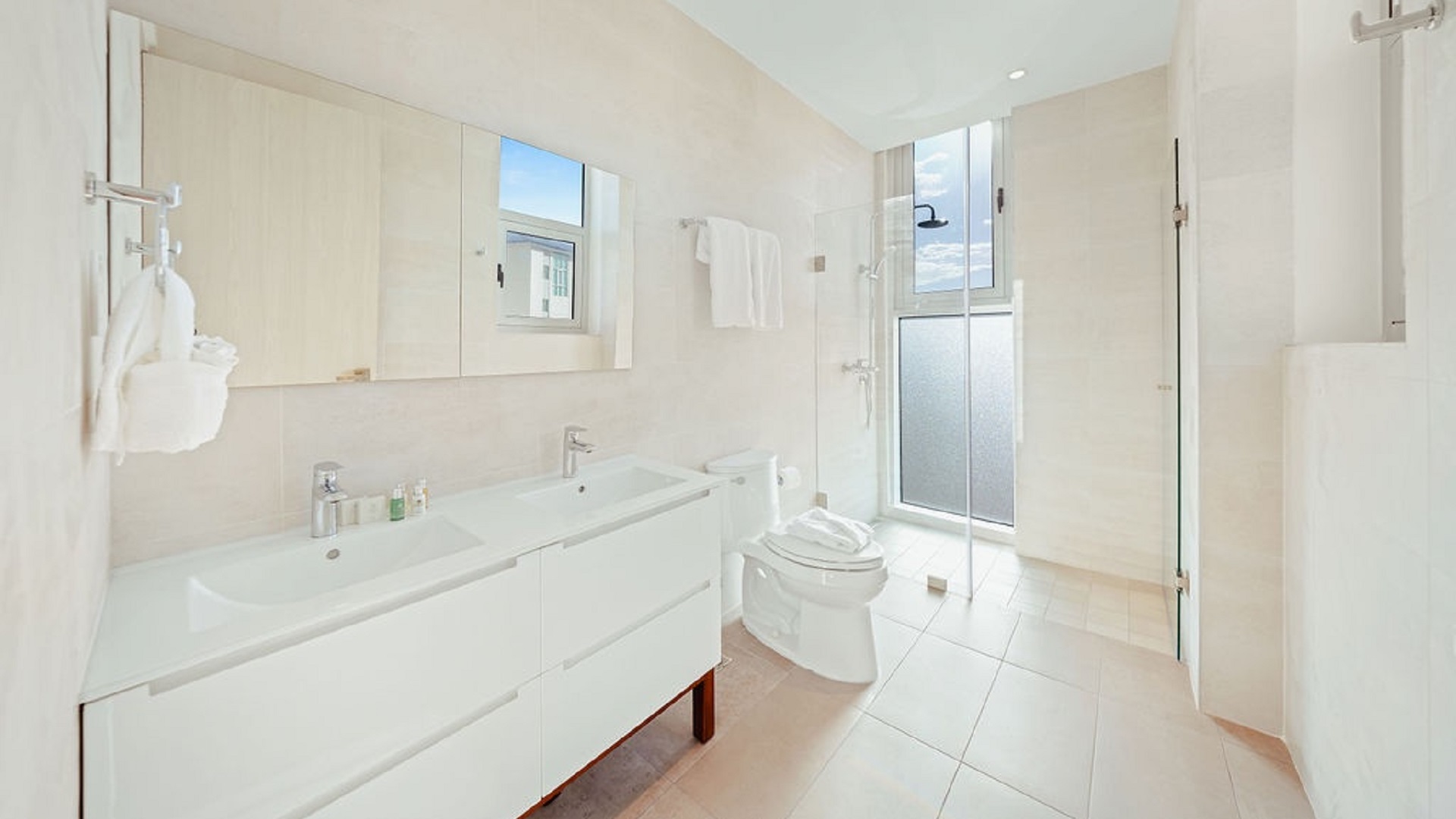 condo Reef5C bathroom area