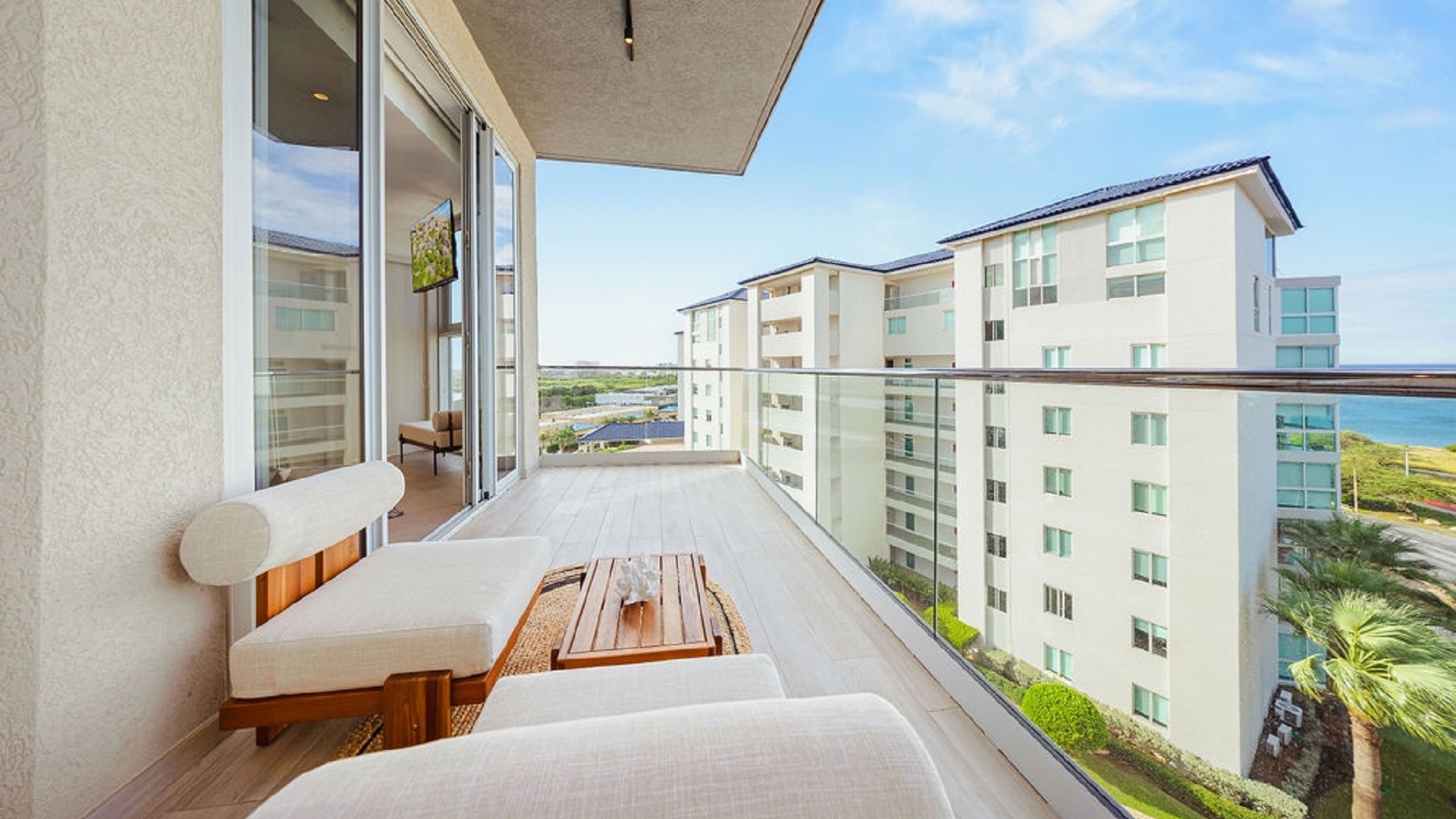 condo Reef5C balcony area