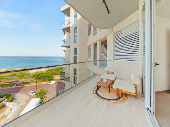 condo Reef5C living room balcony