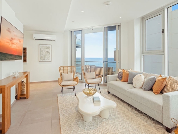 condo Reef5C living room