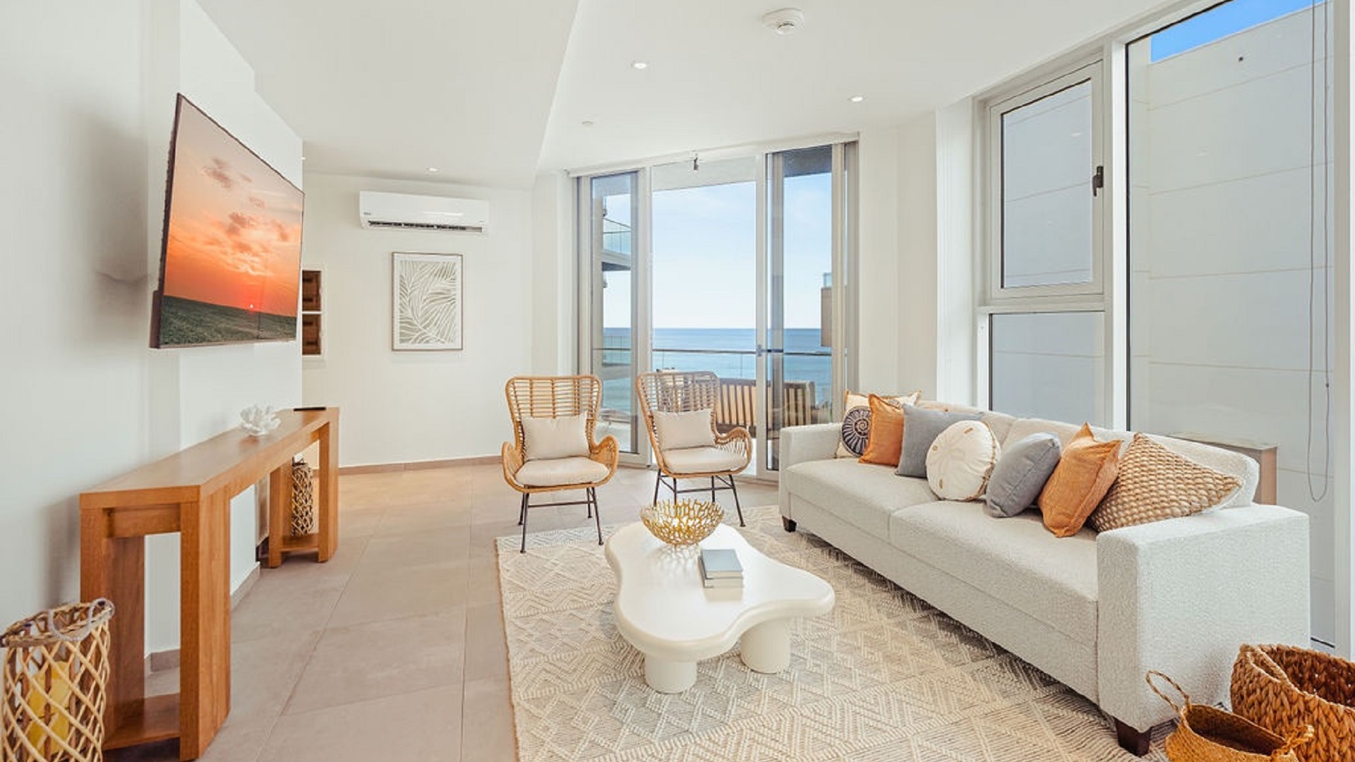 condo Reef5C living room