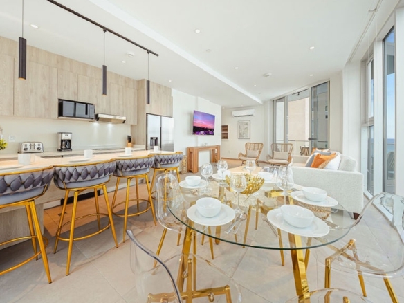 condo Reef6C dining area