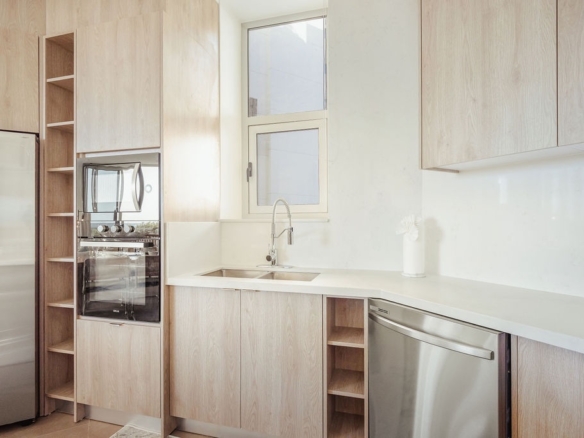 Modern fully equipped kitchen in Reef 2B condo Aruba