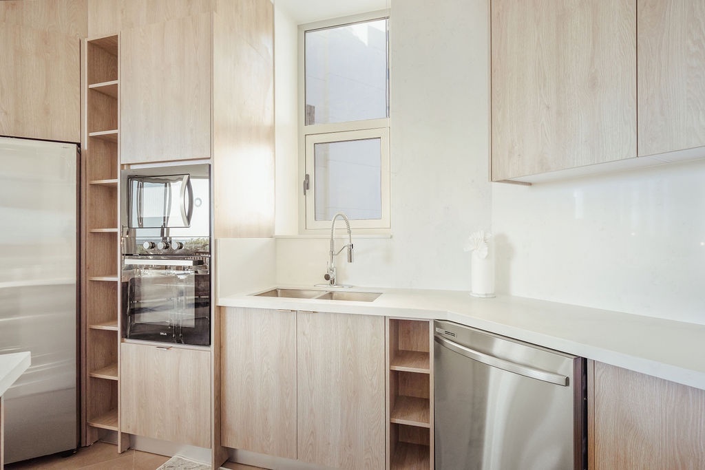 Modern fully equipped kitchen in Reef 2B condo Aruba