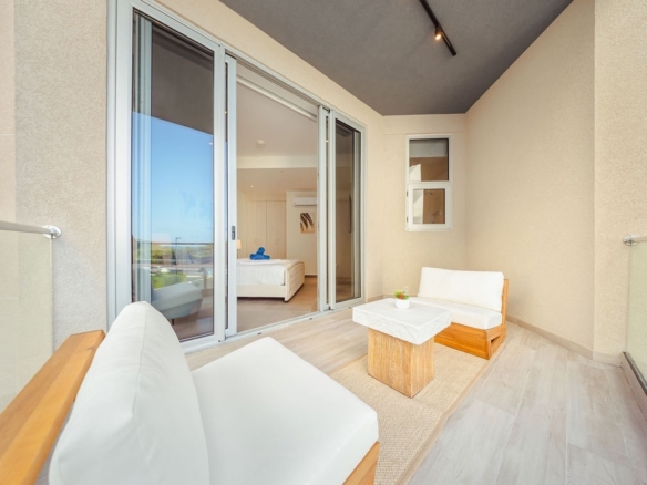 Master bedroom with king size bed at Reef 2B oceanfront condo Aruba