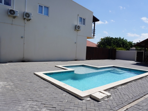 Community swimming pool available to residents of the Alto Vista apartment property.