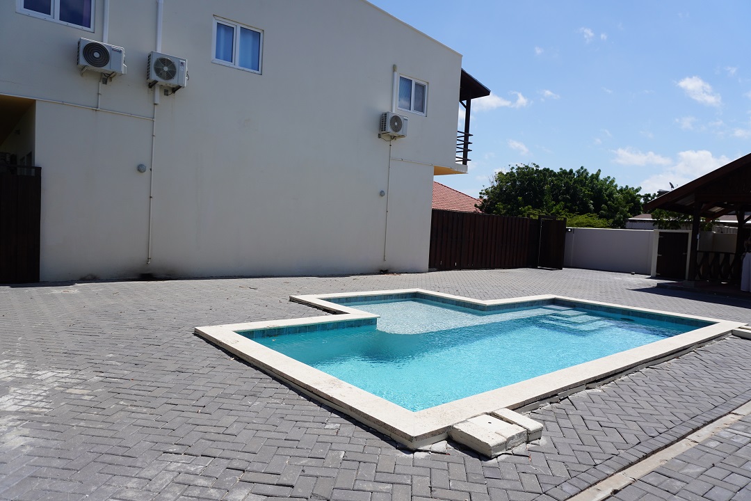 Community swimming pool available to residents of the Alto Vista apartment property.