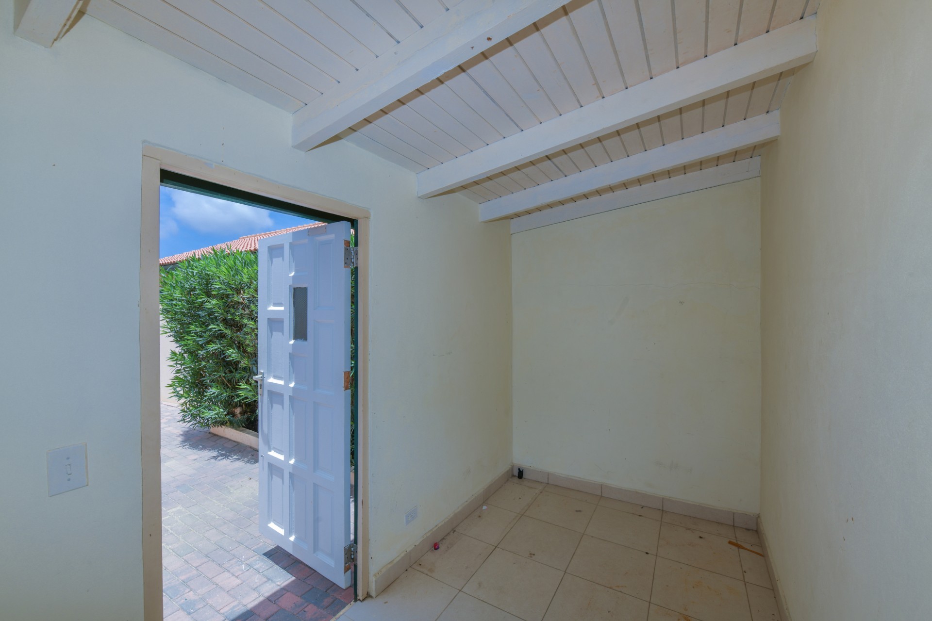 Small multipurpose room with high ceiling and direct outdoor access at Tanki Leendert 123-B Aruba.