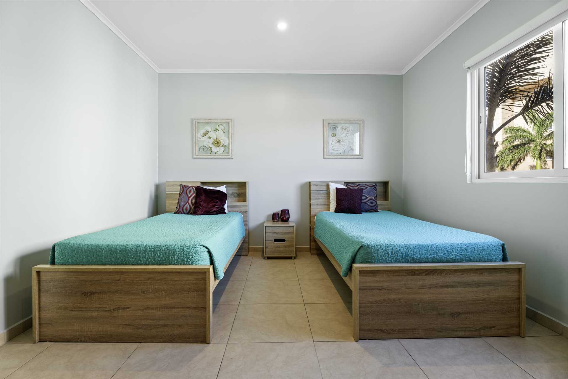 Second bedroom with two twin beds at LeVent Townhouse 13 in Eagle Beach, Aruba